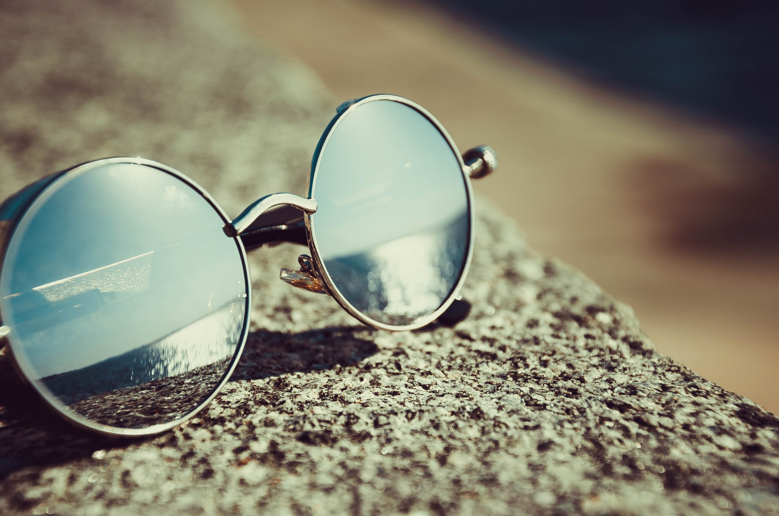 Round mirrored sunglasses
